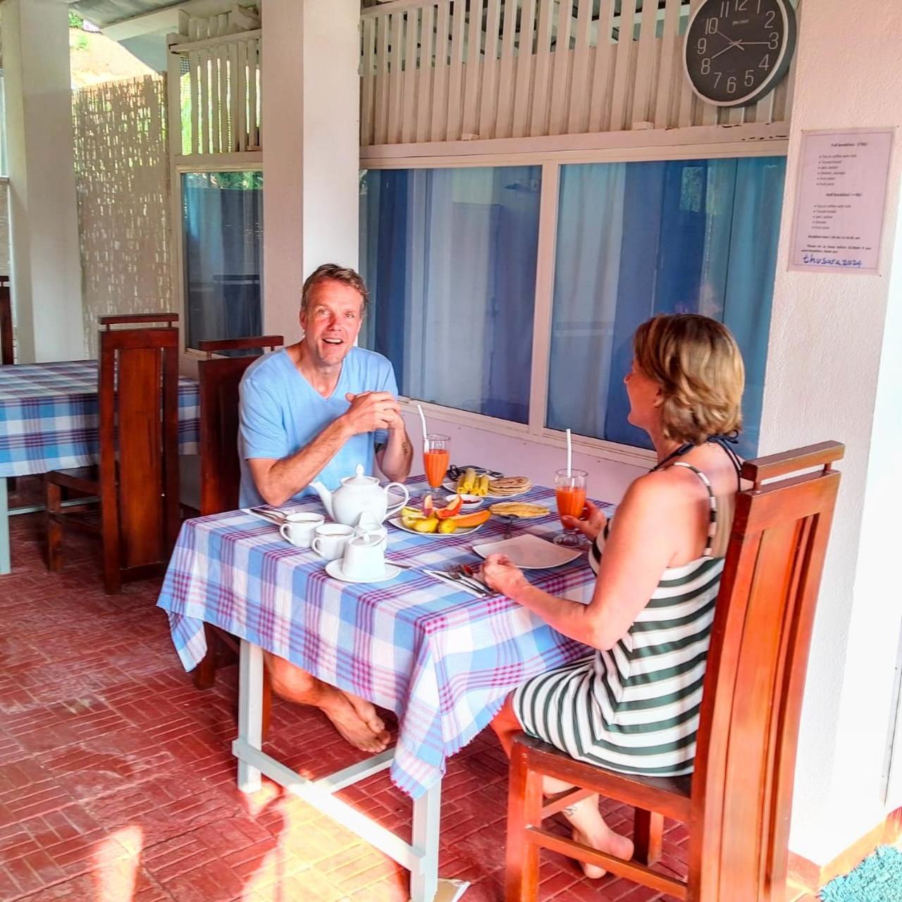 Thusara Guesthouse Mirissa Eksteriør billede