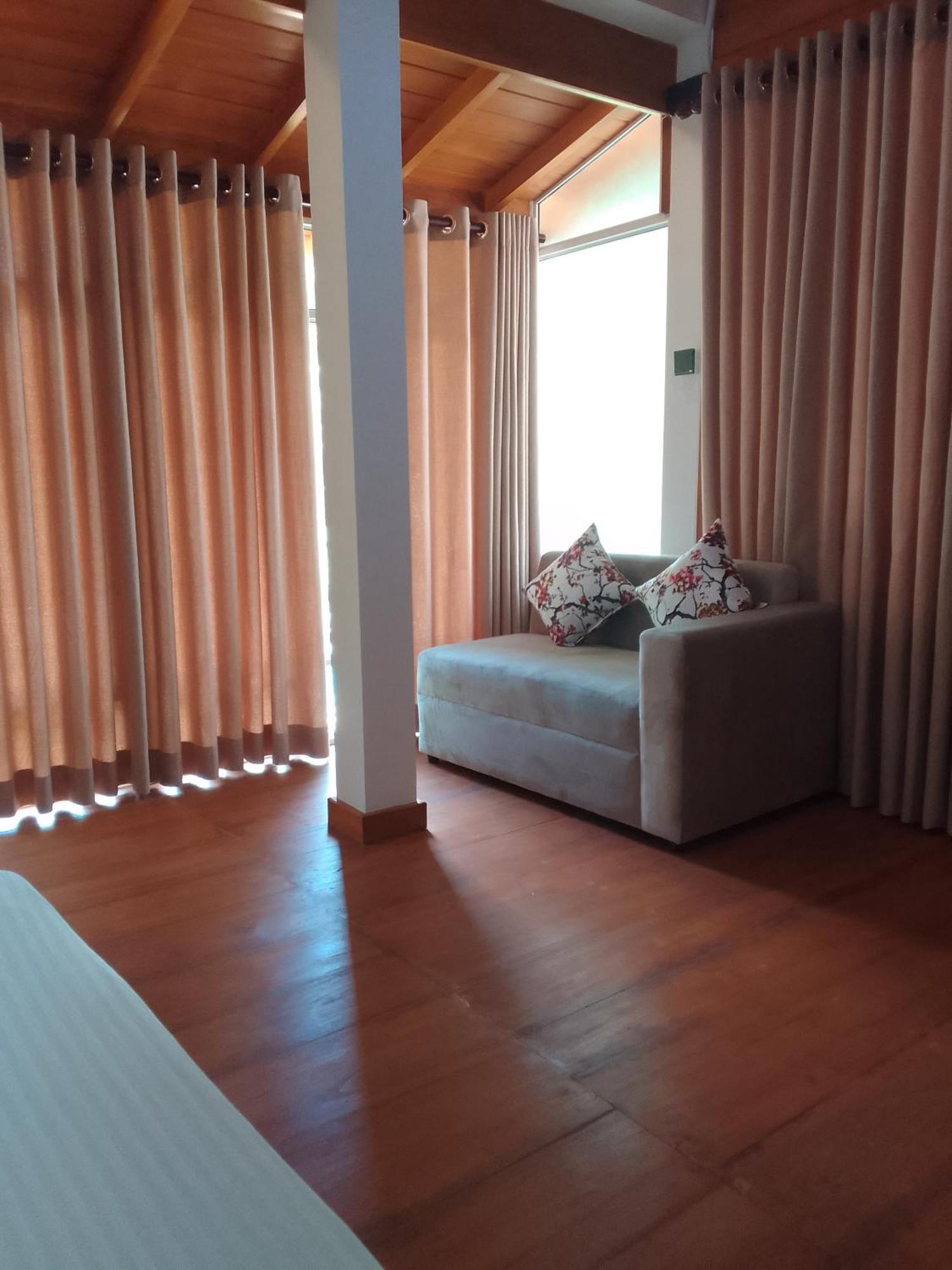 Thusara Guesthouse Mirissa Eksteriør billede